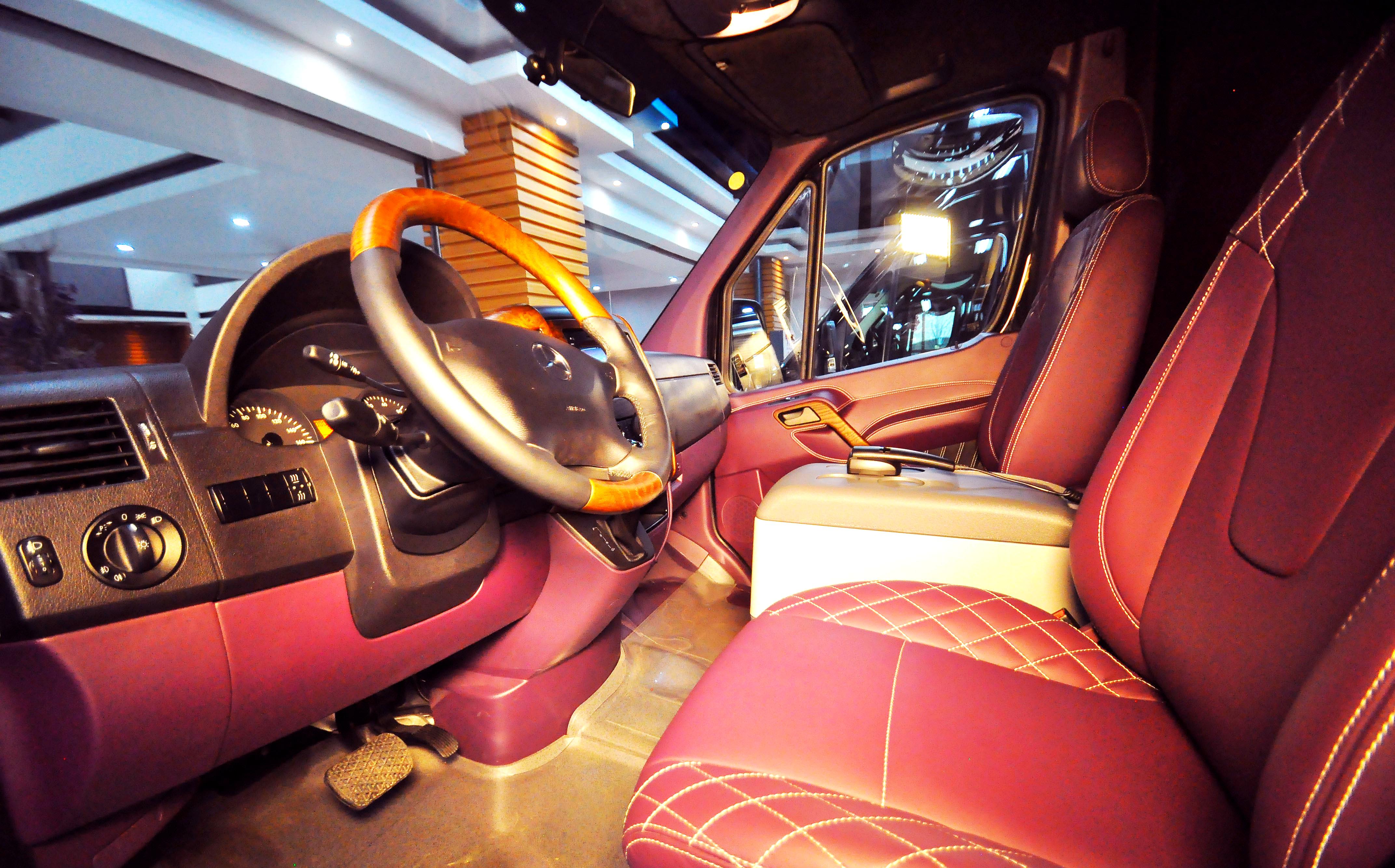 紫色奔驰斯宾特9座商务车，斯宾特紫气东来款！