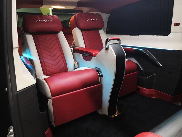 奔驰V260L全新商务，全国出售，坐标上海（宾法红白）